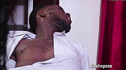Gadis Nigeria memberikan blowjob dan dientot dari belakang