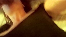 Una bionda amatoriale fa un pompino e si impegna in ditalini anali in POV