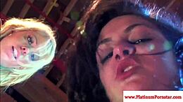 Misty Stone bruker dildo for å glede blond pornostjerne