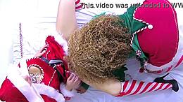 Nadia White kaznuje Nino Rivero v vročem počitniškem srečanju
