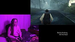 Wanita gemuk cantik bertato telanjang untuk video game