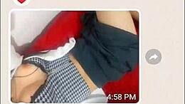 Sesiuni de sexting fierbinți cu o frumusețe fermecătoare și un partener bine dotat