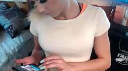 Блондинка транссексуална жена се самозадоволява на живо уебкамера