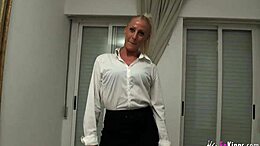 Hot blond sekretær får analsex med sin chef