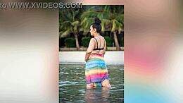 Beleza asiática sensual em uma sessão de fotos tropical de sedução