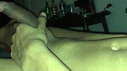 年轻的墨西哥同性恋男人自慰。