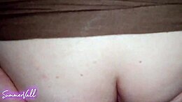 她的第一次肛交是个过程,但她喜欢这样。