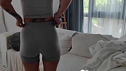 내 피곤한 여자친구가 카메라 앞에서 그녀와 섹스를 허락해