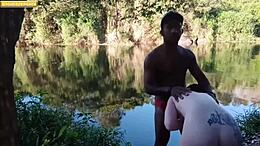 Аматерски видео на којем се кријем и јебем у шуми