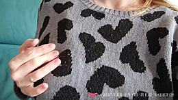 MILF francese incinta Charlottex si spoglia e provoca in chat