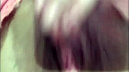 Bianquinhafox는 벗은 몸을 드러내고 자신을 오르가즘에 즐깁니다