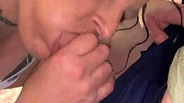 Video buatan sendiri MILF berpantat besar memberikan blowjob dan disetubuhi di garaj