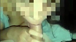 Esposa latina engaña y le da mamadas a su amigo