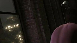 Madison Paige se svléká ve svém bytě během těžké dešťové bouře