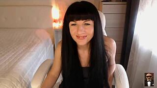 Tamarra Roman's seductive poses and twerks with great enthusiasm
