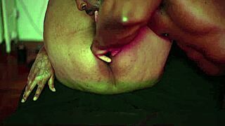 Thick light skin woman with tats gets clit rubbed