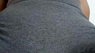 Punishment for the naughty pussy: 10 minutes of spanking
