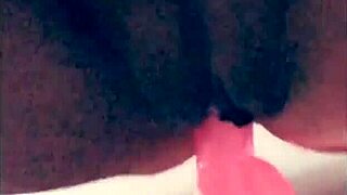 Latinalainen tuntee intensiivistä nautintoa kun tulee kovaa ja kermaista kahdesti soolossa.