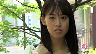 Сана наслаждается мужской доминацией, сосёт член после ожидания