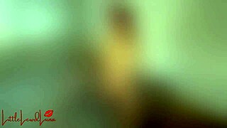 Cewek Asia Kecil Dominasi dengan Facesitting dan Jilat Memek