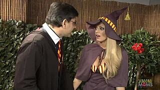 लेस्बियन ग्रुप सेक्स में पसी लिकिंग बहुत मजेदार लगती है। फिंगरिंग से इतना इंटेंस प्लेजर मिलता है!