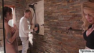 Две пышные транссексуалки заманивают сантехника в жесткий анал