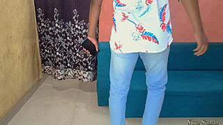 Wow! Devar jebe Bhabhi trdo, medtem ko mož gleda blizu!