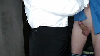 Sekretari jalang lancap kote bos tebal di kerja setiap hari