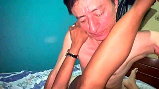 Dia Ketuk Saya Kuat, Regangkan Memek Basah Besar Saya