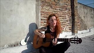 Primeiro vídeo pornô da cantora argentina Katrina Punk - ménage com o casal Kellenzinha anal profundo squirting e foda na cara