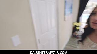 Ayah Tiri Hukum Leia Rae di Garaj. Remaja Horni Belajar Biologi dengan Rayuan Anal!