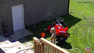 Δεν πιστεύω ότι δακτυλίζω τον κώλο μου με αυτό το buttplug ενώ ο κρυφοκοιτάζων γείτονας με βλέπει να βογκάω