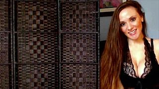 Dildo amımı parçalıyor, büyük gerilme acısıyla günlük vahşi zevk için duramıyorum