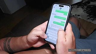 Ленивата татуирана MILF научи урока си с груба сесия с огромен пикня