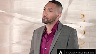 Ki spriccel előbb az én ébenyfekete puncimba? Srácok versenyeznek!