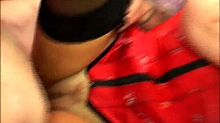 je résiste pas aux talents de suceuse de cette milf de Hooter Nation