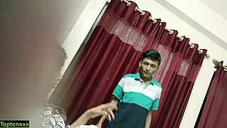 Indiaas Heet Meisje Buigt Voorover voor Ruige Tiener 18+ Jongen Rollenspel Seks.