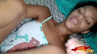 สาวไทยผอม 18+ โดนสอดก้นโดยพ่อเลี้ยงไม่ใส่ถุง