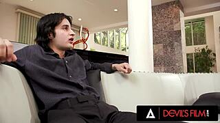 DevilsFilm - Големитици MILF Ryan Keely става ХОРНИ и ЕБЕ млад 18+ жребец