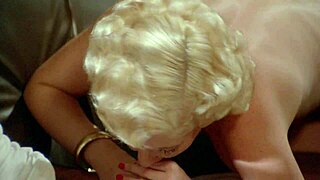 يا رجل، شوف John Leslie مع Hillary Summers في كلاسيكي 1983!