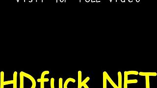 वाह! हॉटी अपने मुंह में कॉक डेवर्स करती है