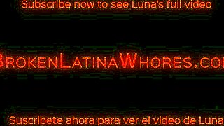 Kolme miestä vuorottelevat pienen 18+ latina spinner Lunan kanssa