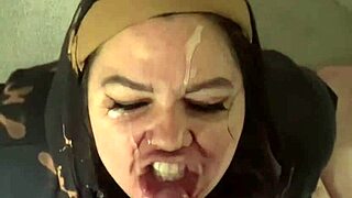 Vay be, gilf o kadar sert boşalıyor ki inanamıyorum