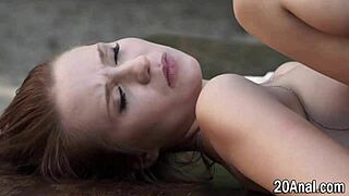 Remaja comel bontot ketat digerudi keras dalam pengembaraan luar