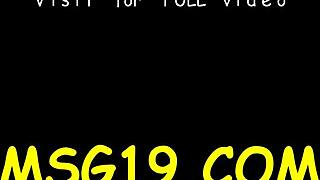 שזופה סקסית נטרקה חזק על מקל עבה במהלך מסאז'