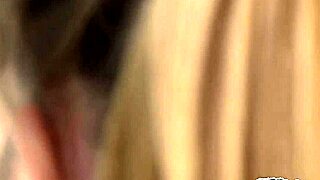 Kjemiker-jenter slåss som katter og blir lesbiske i vill kamp.