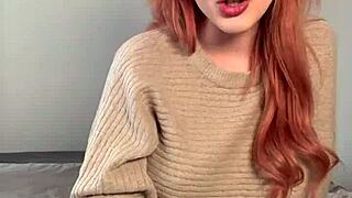 Britse rooie girl vernedert kleine pik met vuile praat BDSM