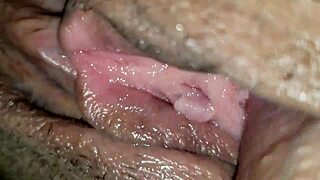 Na pieska wbijam mojego ogromnego kutasa głęboko w nią