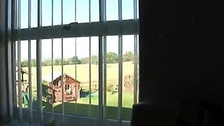 Milf britannique infidèle Lady Sonia exhibe ses nichons massifs