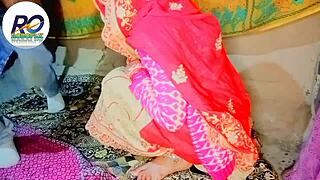 देसी दीदी भाई द्वारा हिंदी ऑडियो में फिंगरिंग करते हुए कैच हुई